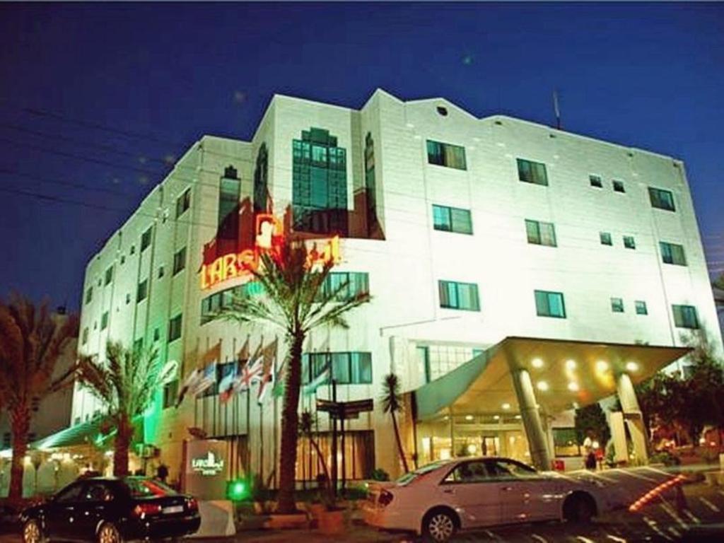 Larsa Hotel - image 2